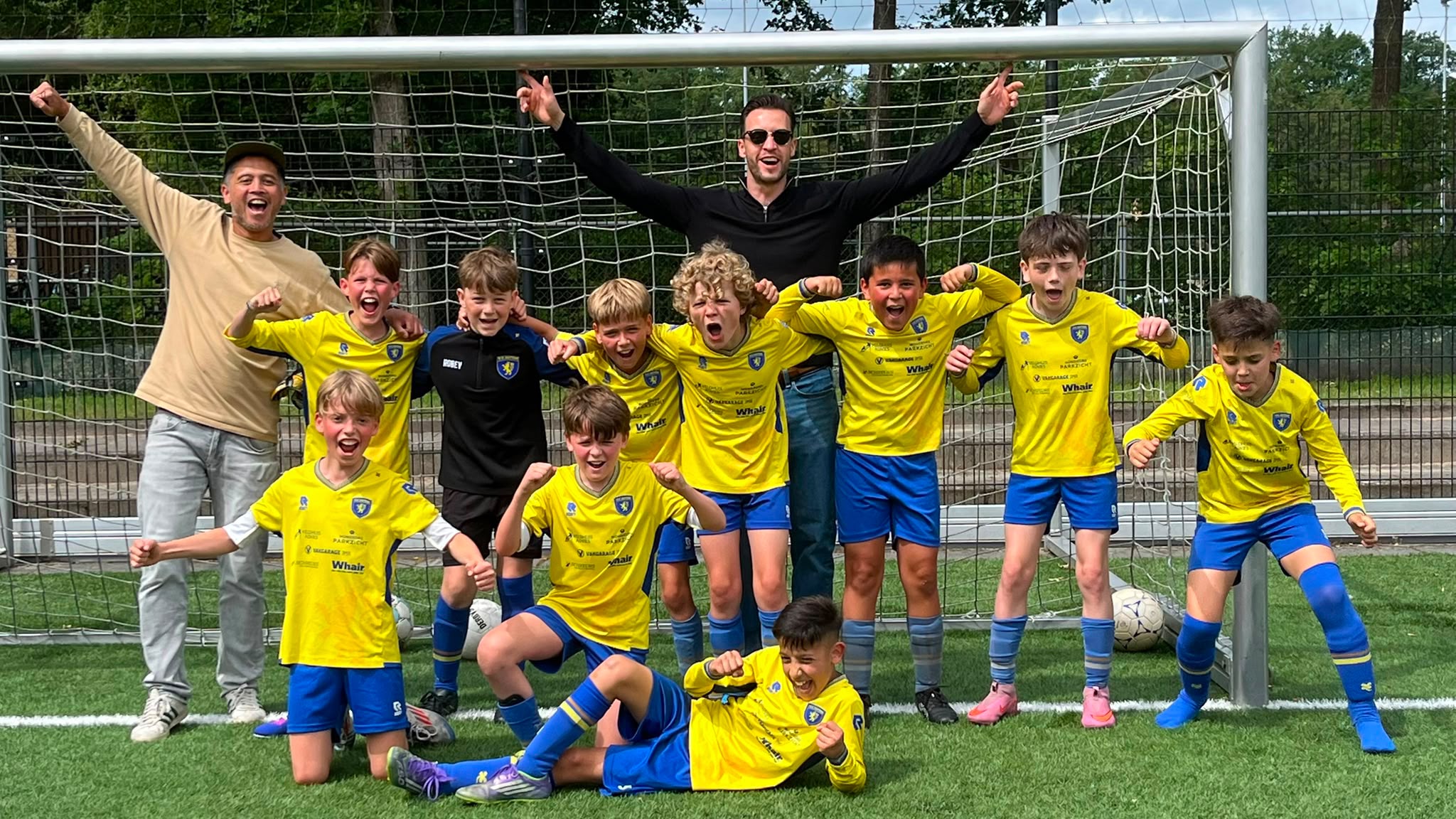 JO11-1 en JO12-1 vieren kampioenschap bij v.v. Hattem