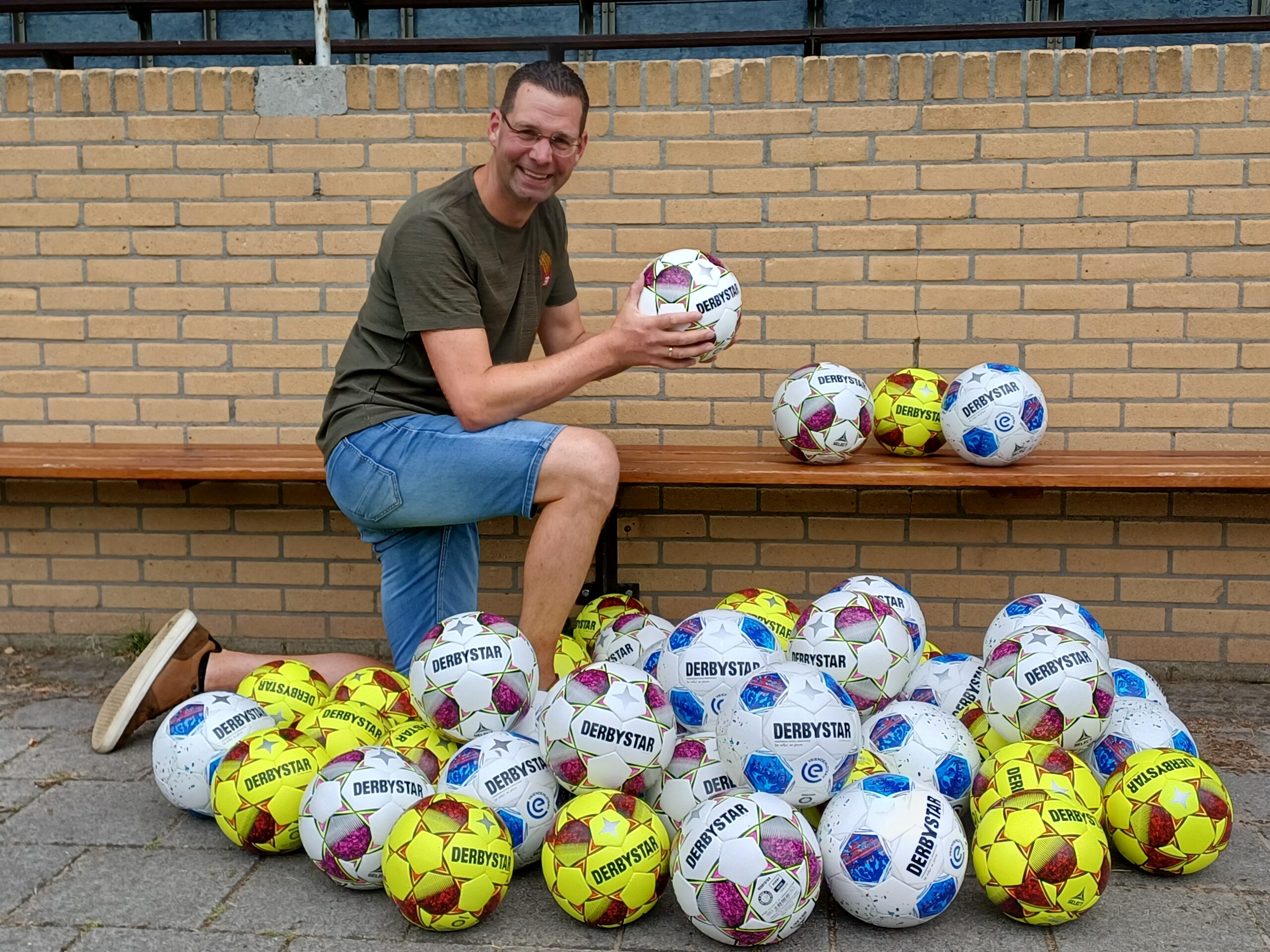Succesvolle Ballenactie levert nieuwe voetballen op voor jeugdteams v.v.Hattem